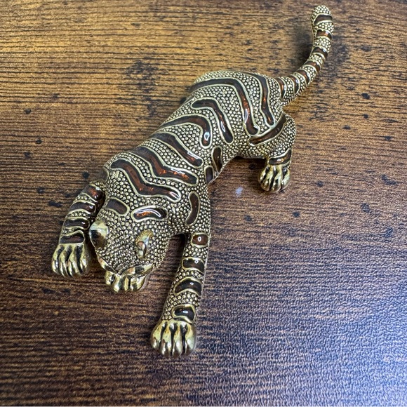 Crouching Tiger Brooch Gold and Brown Enamel Stripe 4.25 Inch Vintage 1980’s - Picture 3 of 10